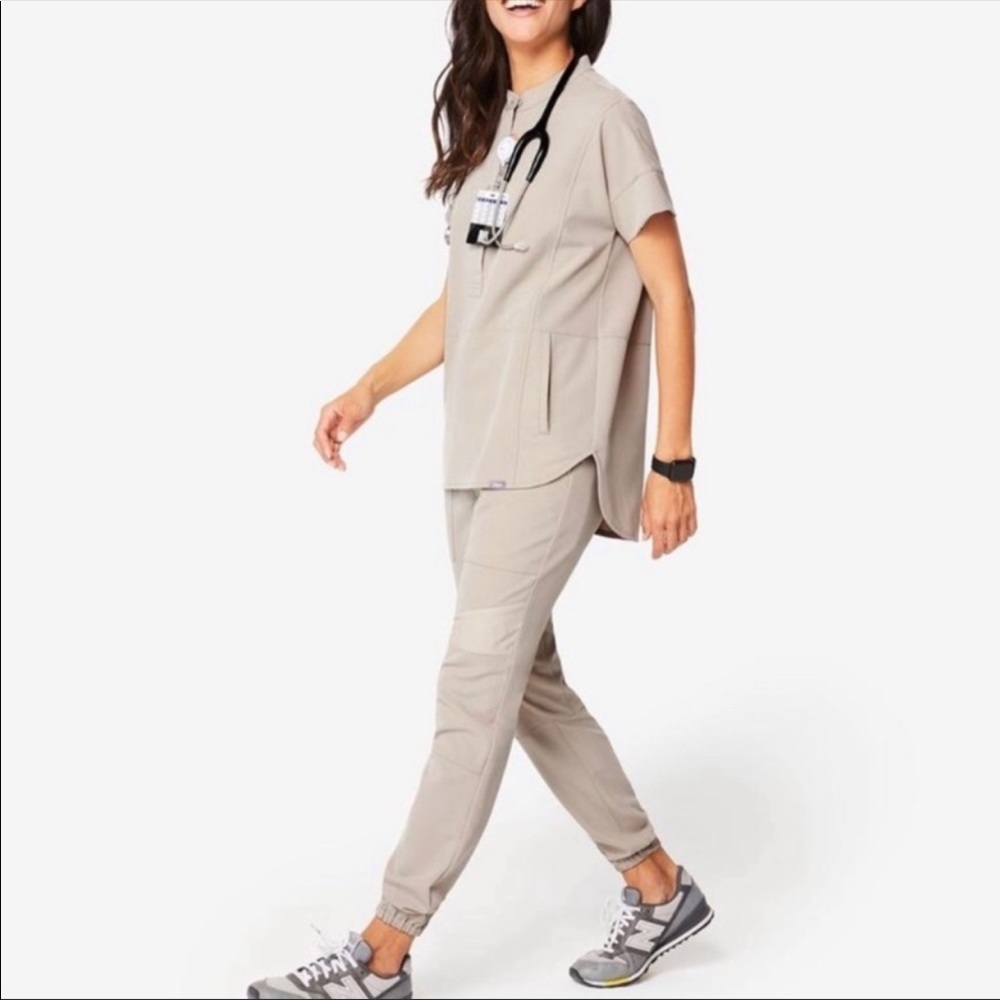 NWT figs Venice 5-Pocket Joggers Scrub Pants and Catrina top
